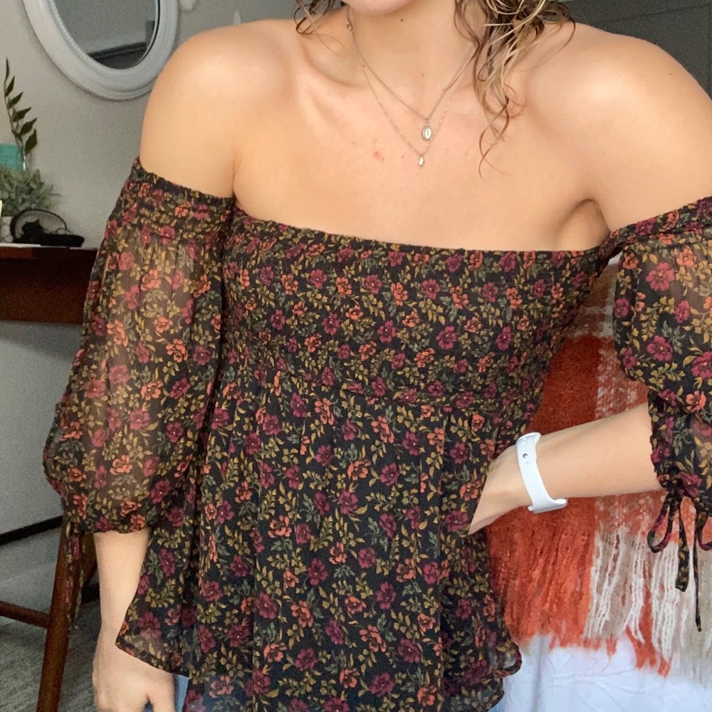 American Eagle off the shoulder top